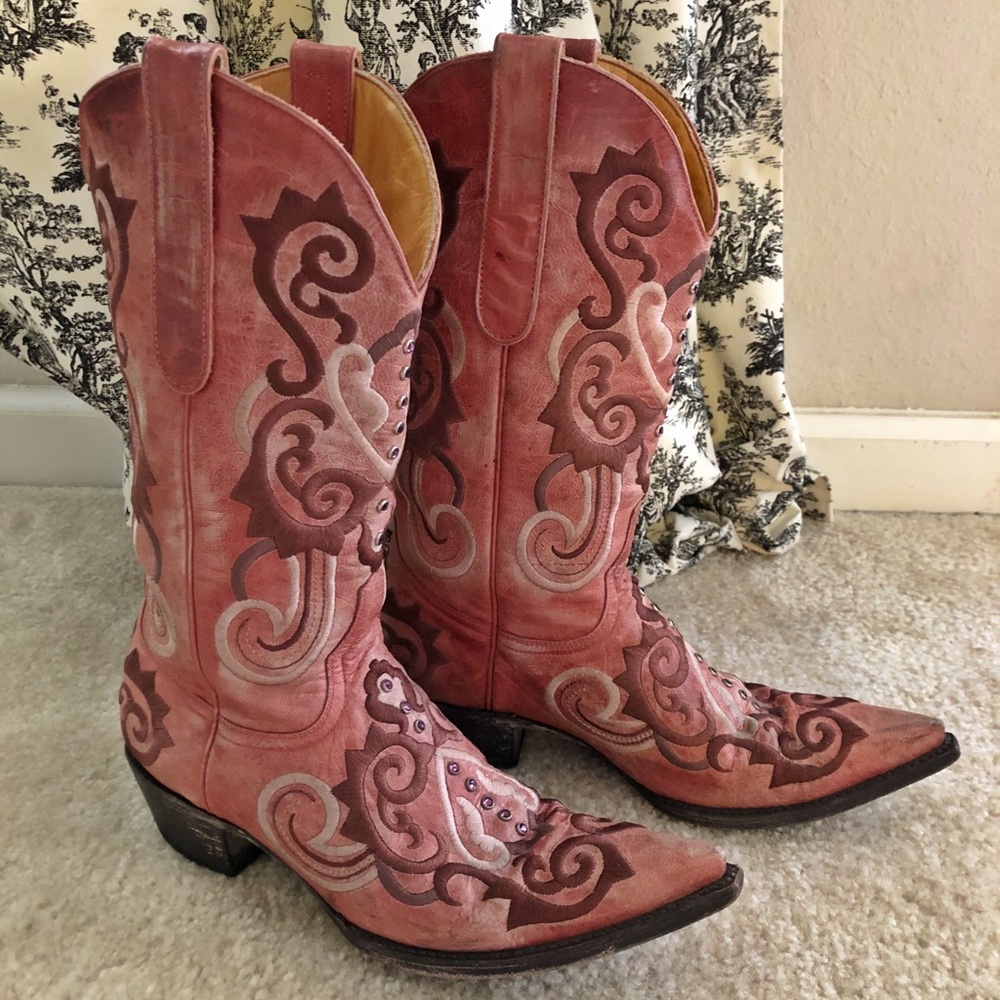 Pink old gringo boots!